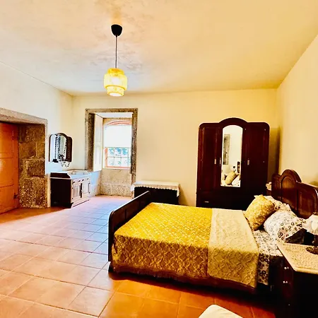 Alojamento de Acomodação e Pequeno-almoço Casa Dos Capitães Mores - Flor 3*