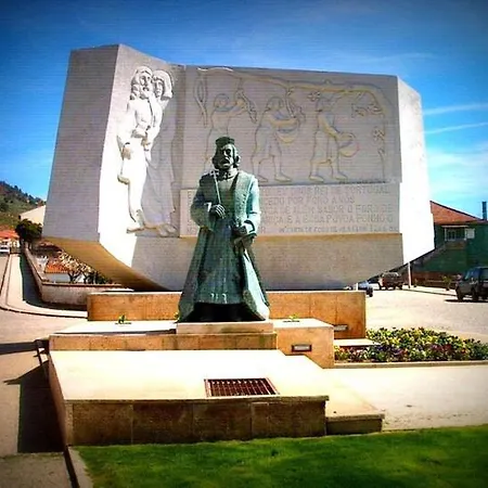 Alojamento de Acomodação e Pequeno-almoço Casa Dos Capitães Mores - Flor 3*